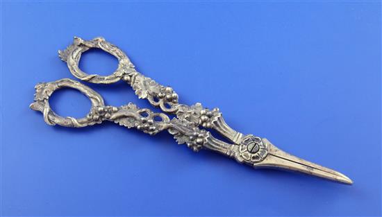 A pair of Victorian silver grape shears by Reily & Storer, 3.5 oz.